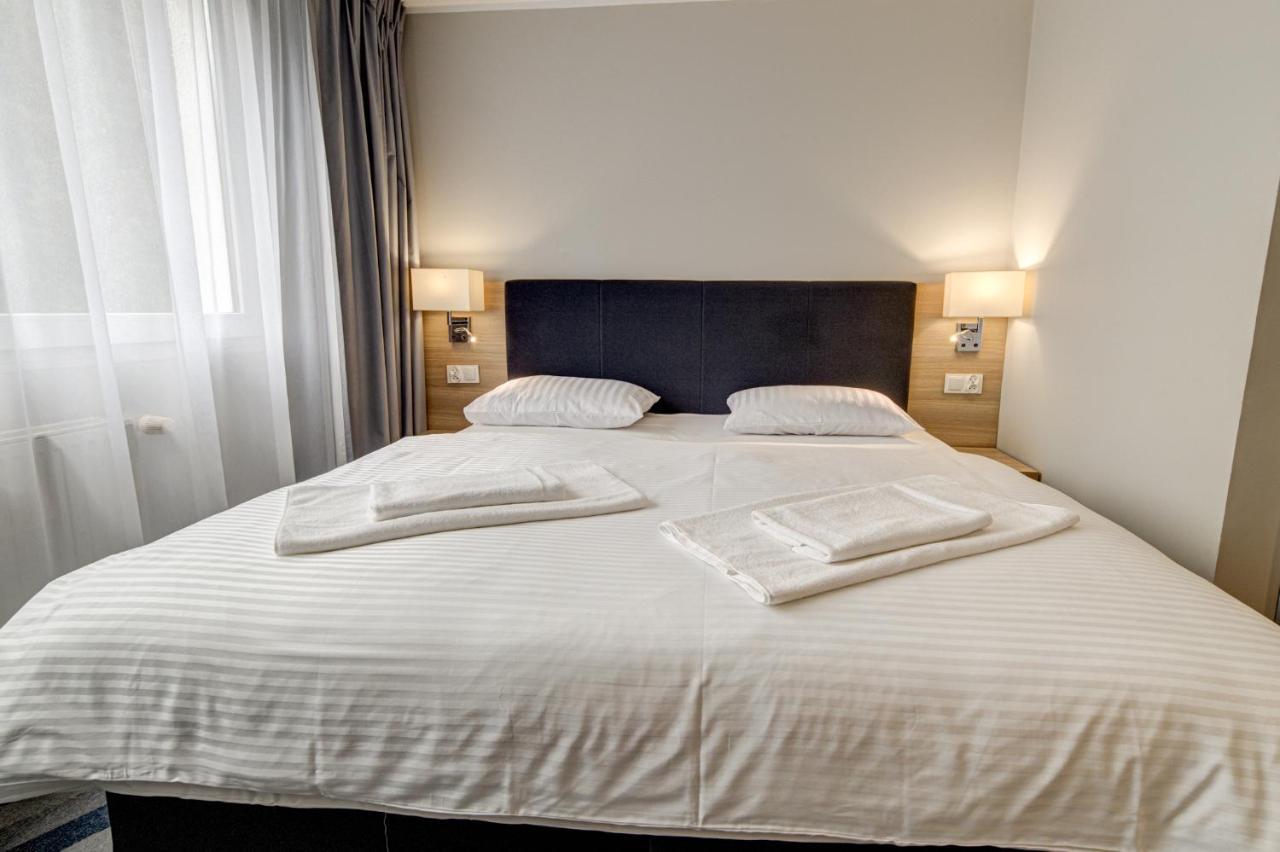 Hotel Dobosz Police Exteriér fotografie