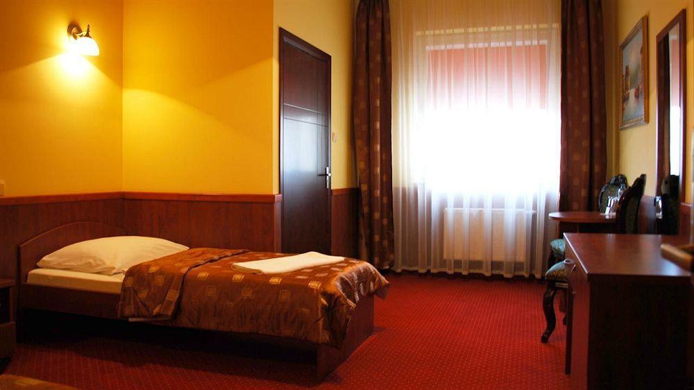 Hotel Dobosz Police Exteriér fotografie