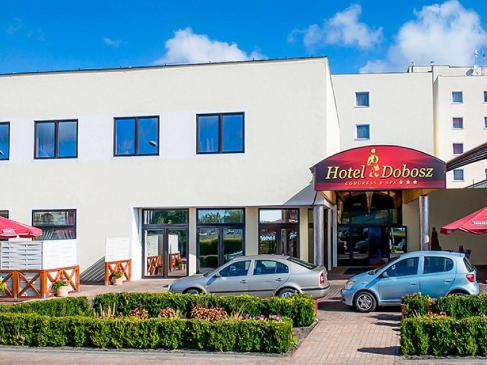 Hotel Dobosz Police Exteriér fotografie