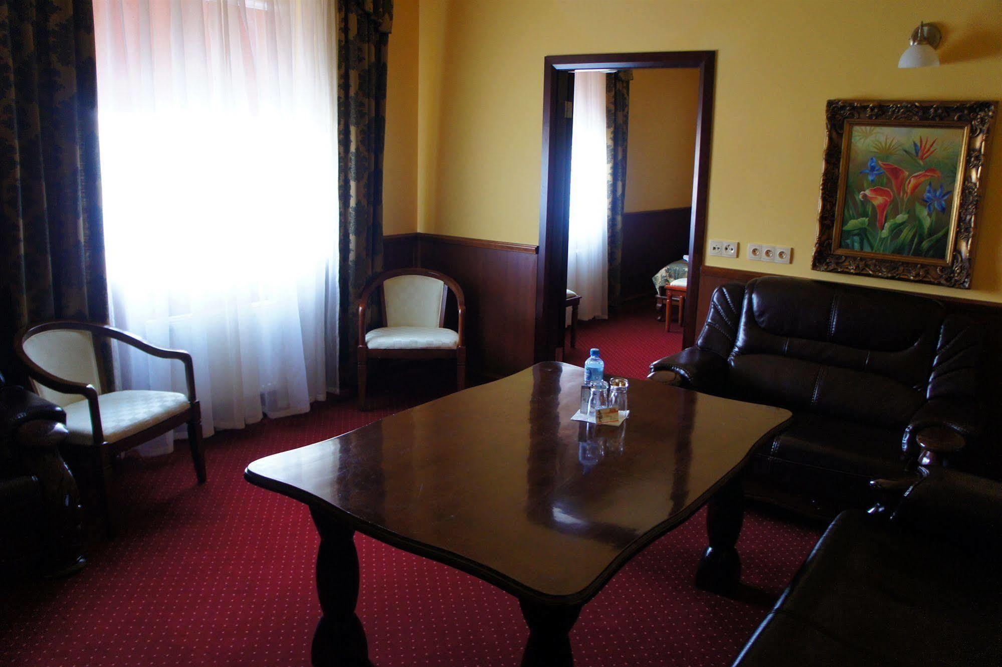 Hotel Dobosz Police Exteriér fotografie