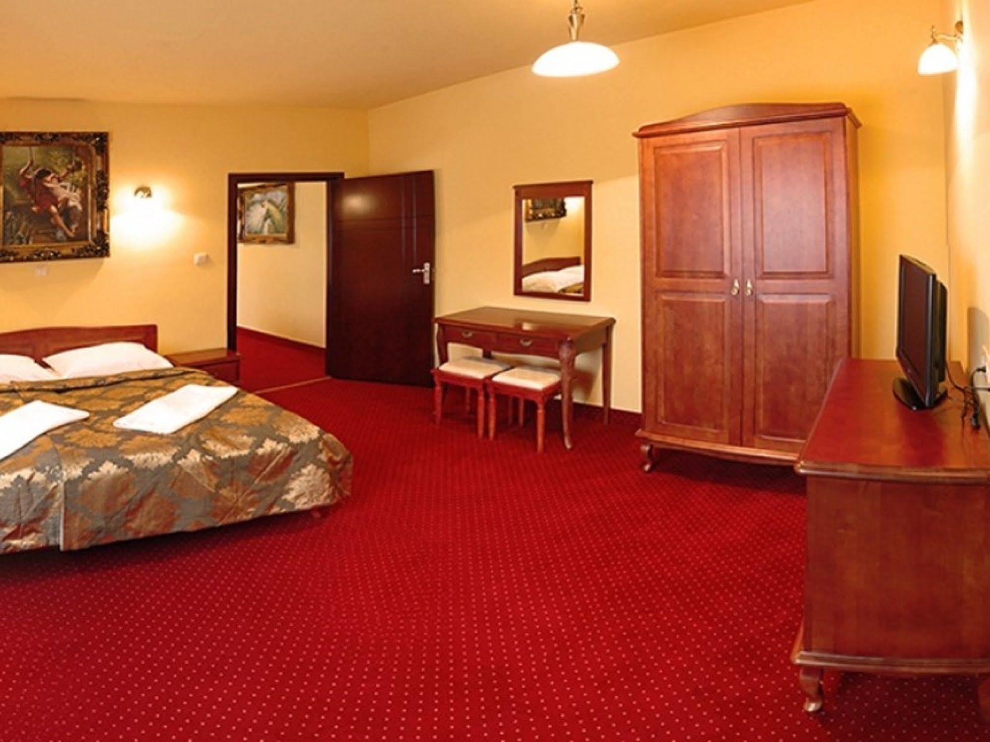 Hotel Dobosz Police Exteriér fotografie