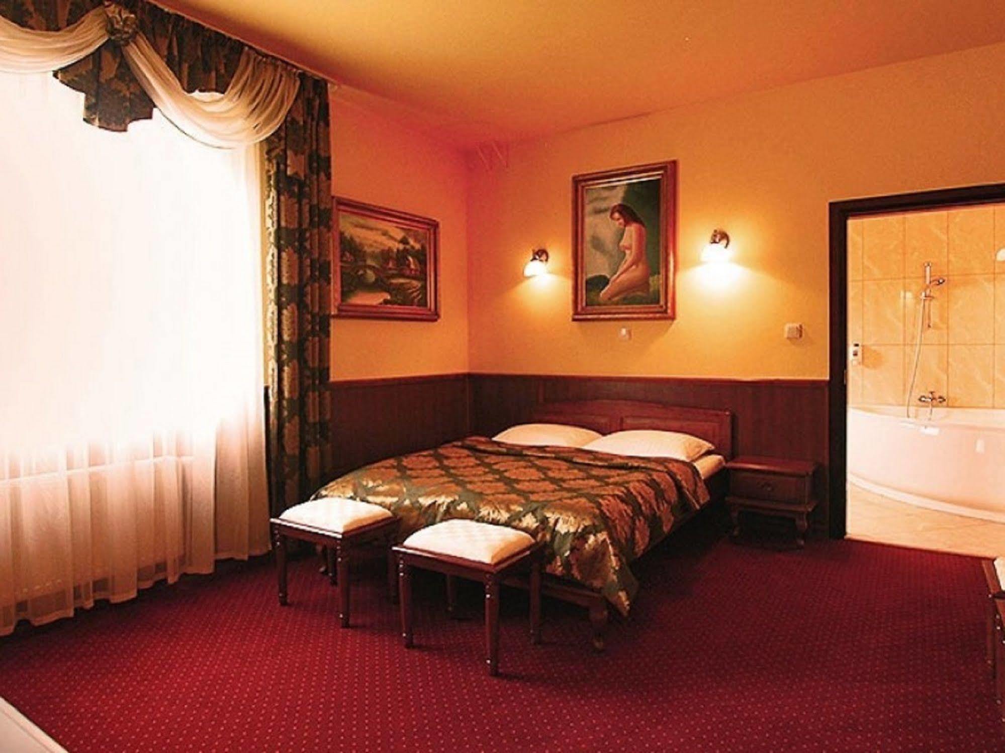 Hotel Dobosz Police Exteriér fotografie