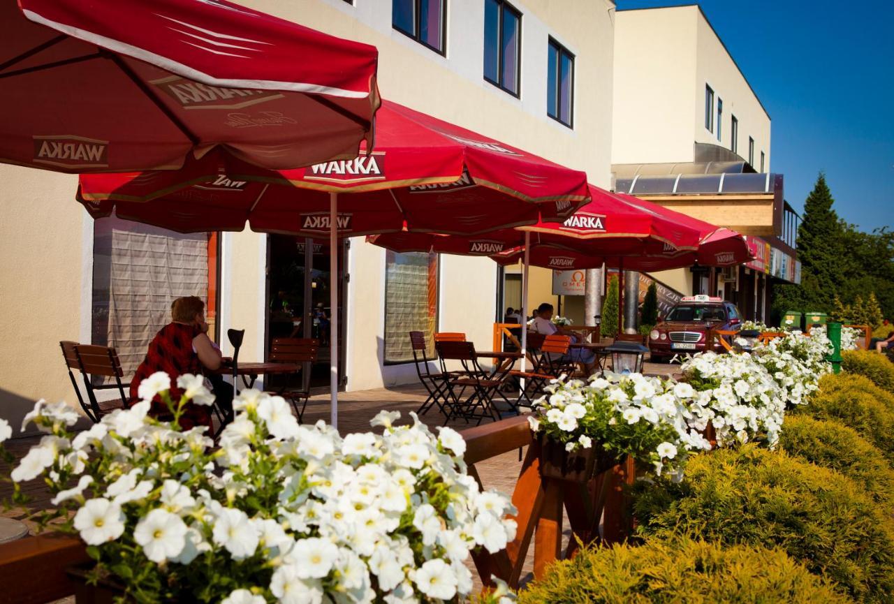 Hotel Dobosz Police Exteriér fotografie